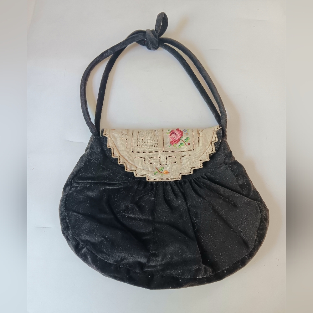 Vintage 70s Floral Needlepoint Black Velveteen Hobo Shoulder Flap Bucket Bag